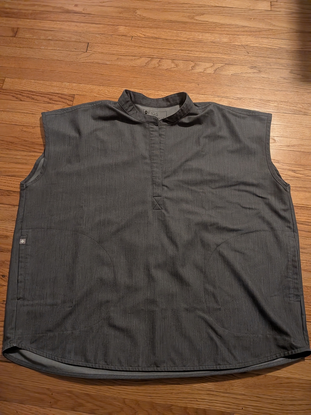 FIGS Graphite Rafaela Scrub Top XL